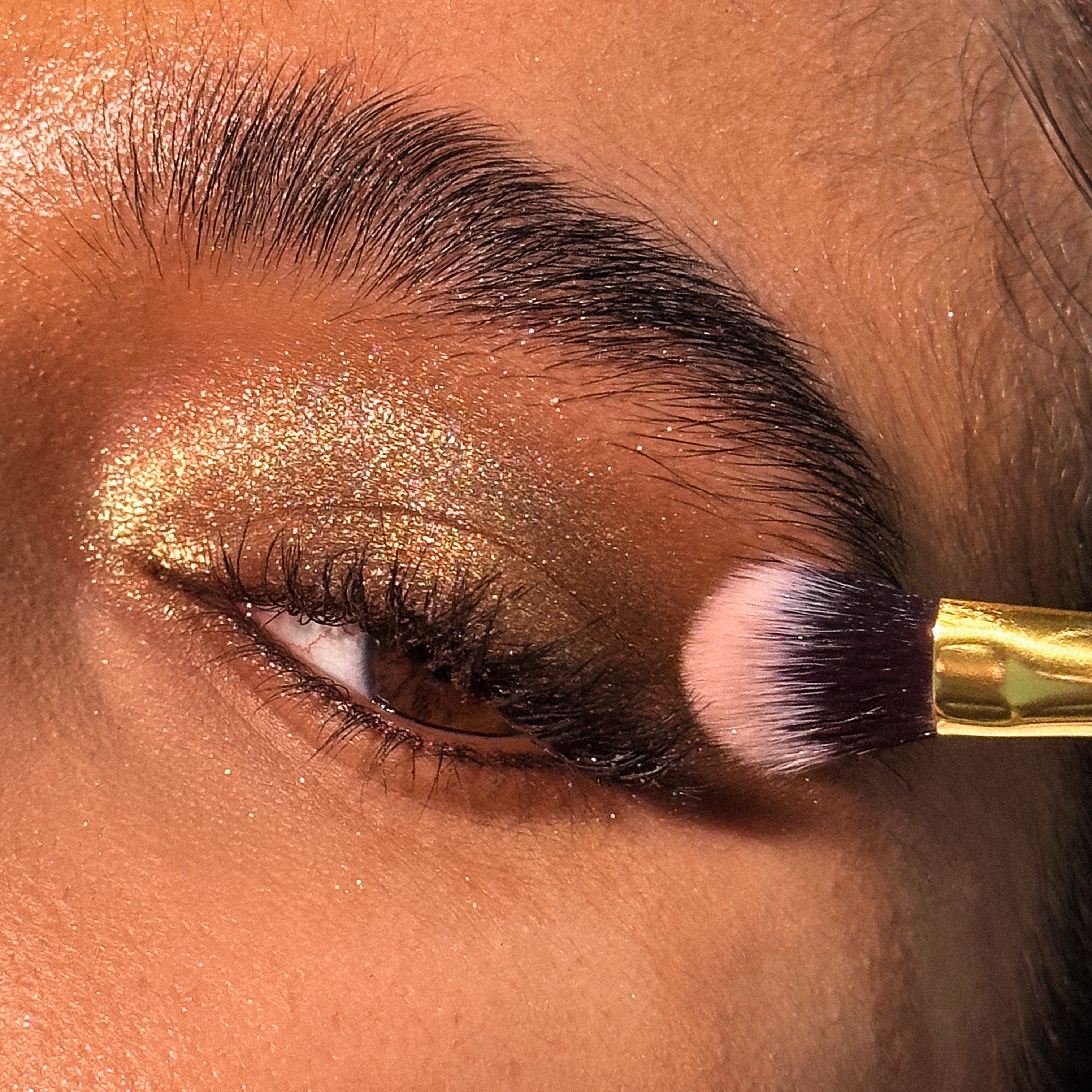 We're obsessed with our new holiday shimmers on the Seize the Palette 9-pan Artistry Palette - Image 3