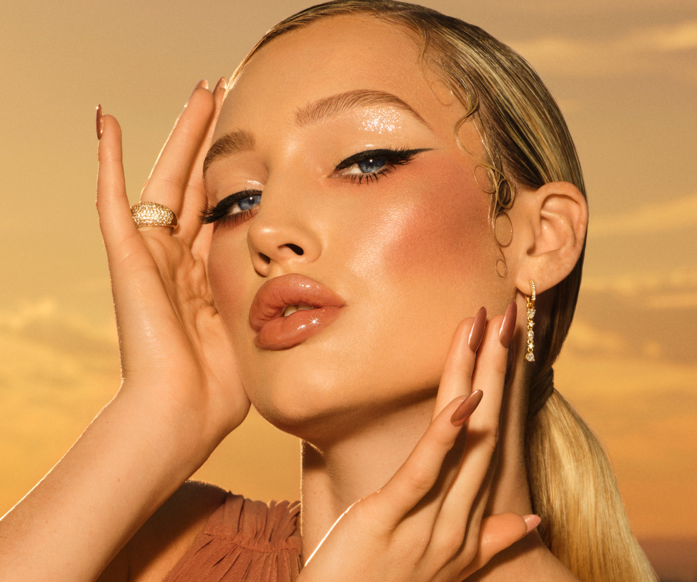DRIPGLASS LIPGLOSS HIGH SHINE HYDRATINGTWO COVERAGE LEVELS