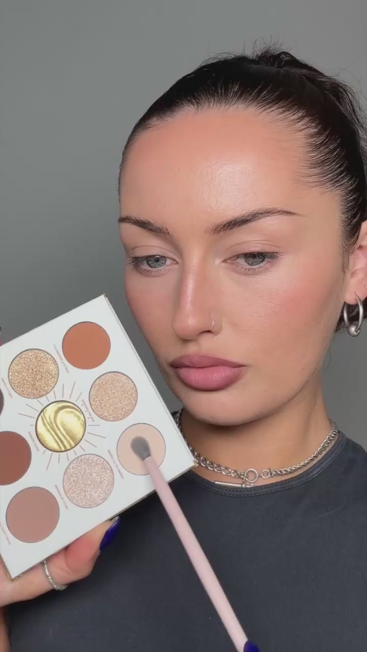 Serve up ALLLLLL the glitter and gold using our Rich & Foiled palette in Gold Seeker - Image 1 out of 5