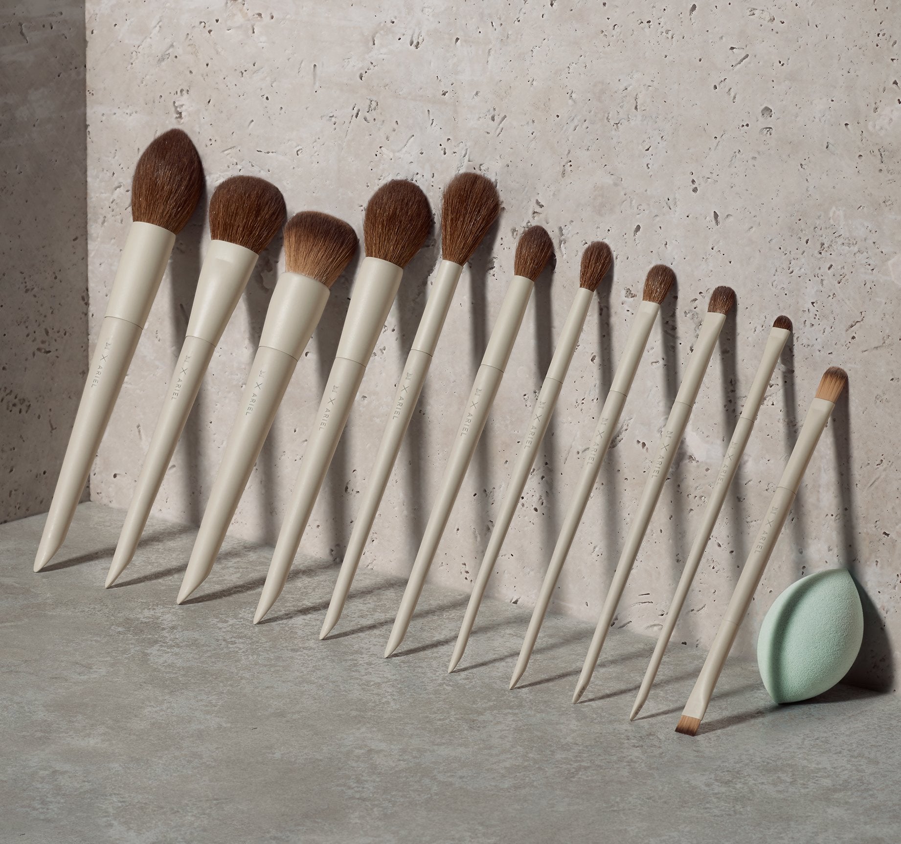 Signature Look 12-Piece Face & Eye Brush Set - Image 4