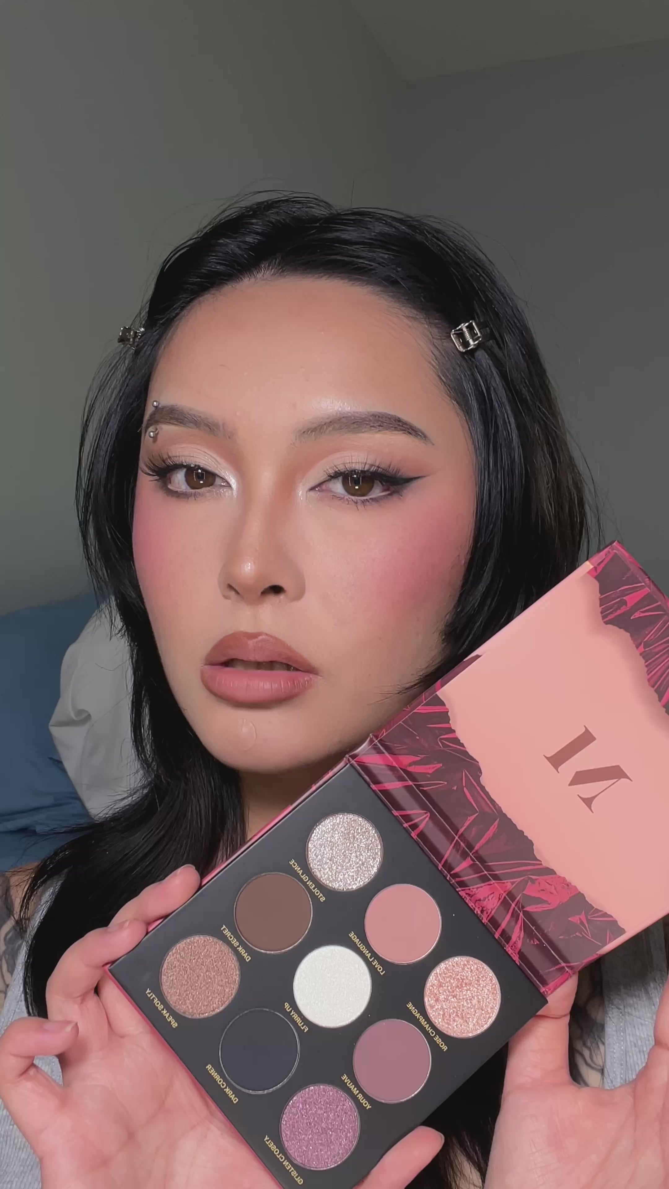 2 looks, 1 palette. Tasha creates a daytime glam option and bold liner moment using the Share the Secret 9-pan Artistry Palette. - Image 2