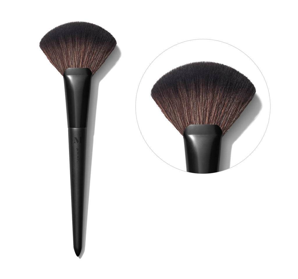 V112 - Fluffy Fan Powder Brush