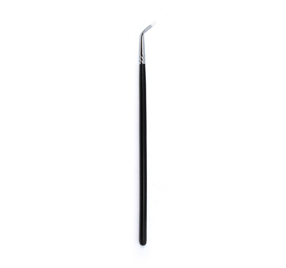 M217 - Bent Liner Eyeliner Brush
